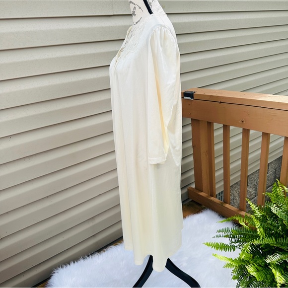Vintage Vanity Fair Ivory Lace Nightgown Buttoned Robe - Picture 8 of 12